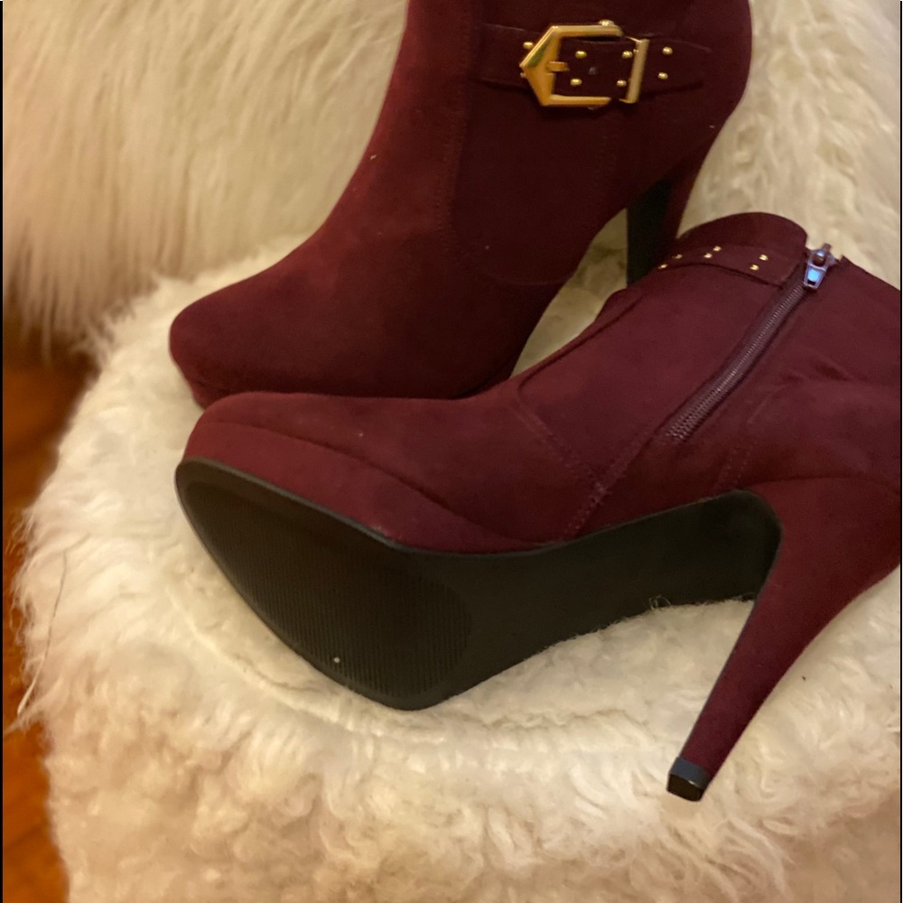 ankle booties new by guess